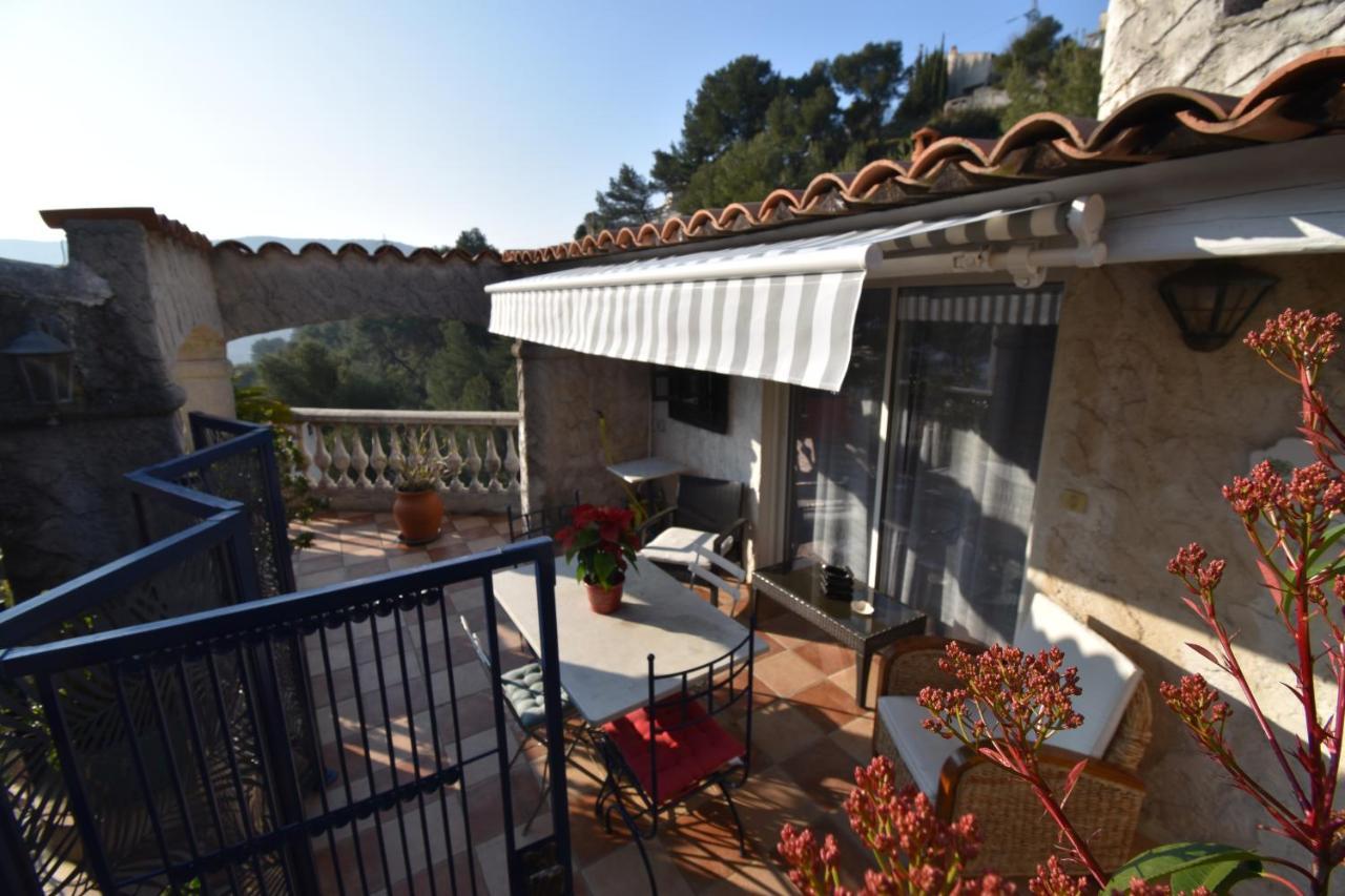 Studio Climatise Et Sa Terrasse Privee En Villa La Trinité 外观 照片