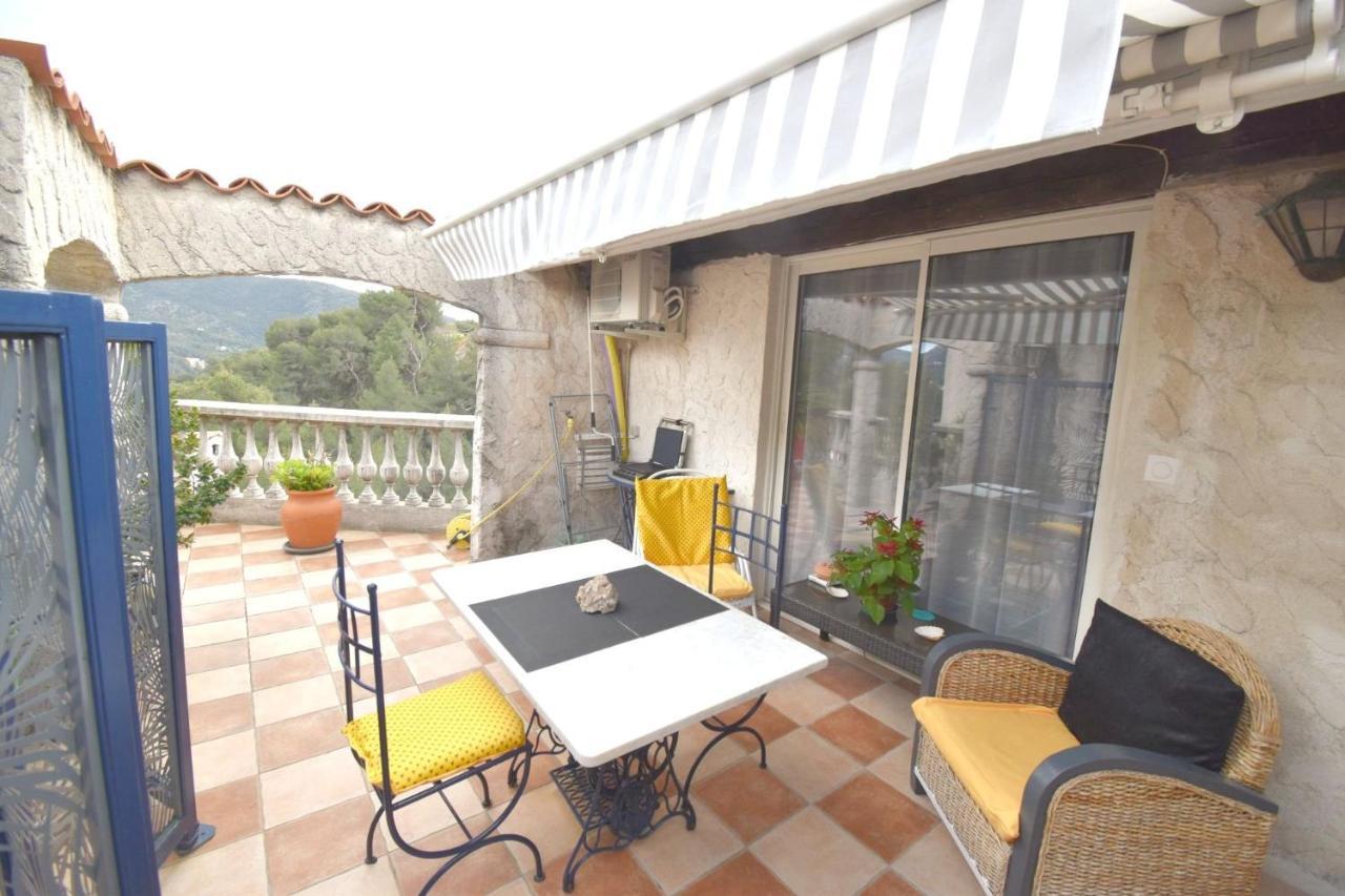 Studio Climatise Et Sa Terrasse Privee En Villa La Trinité 外观 照片